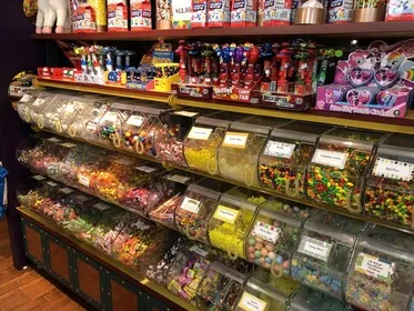 Fuzziwig's Candy Factory Photos