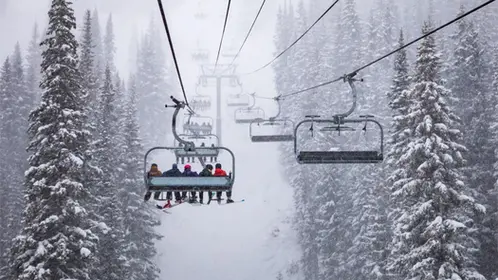 When Does It Snow in Vail? Snowfall and Temperature by Month