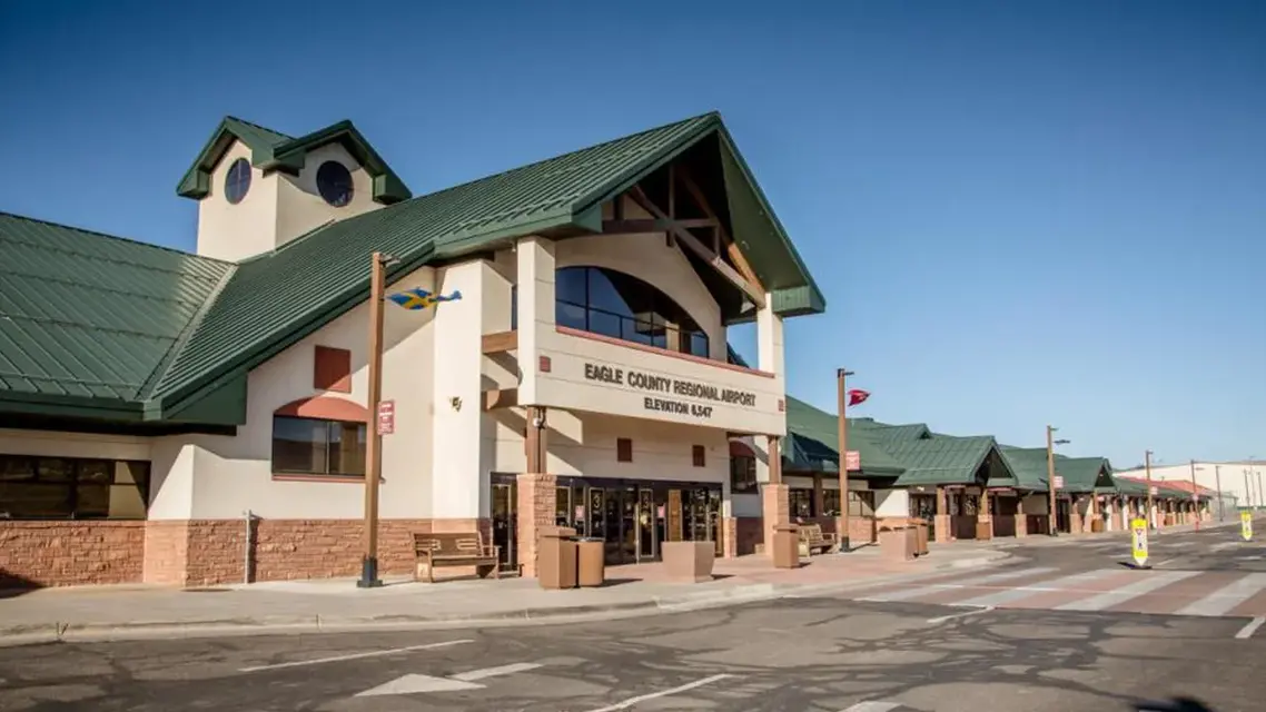 Closest Airport to Vail, Colorado: Eagle County Regional vs Denver